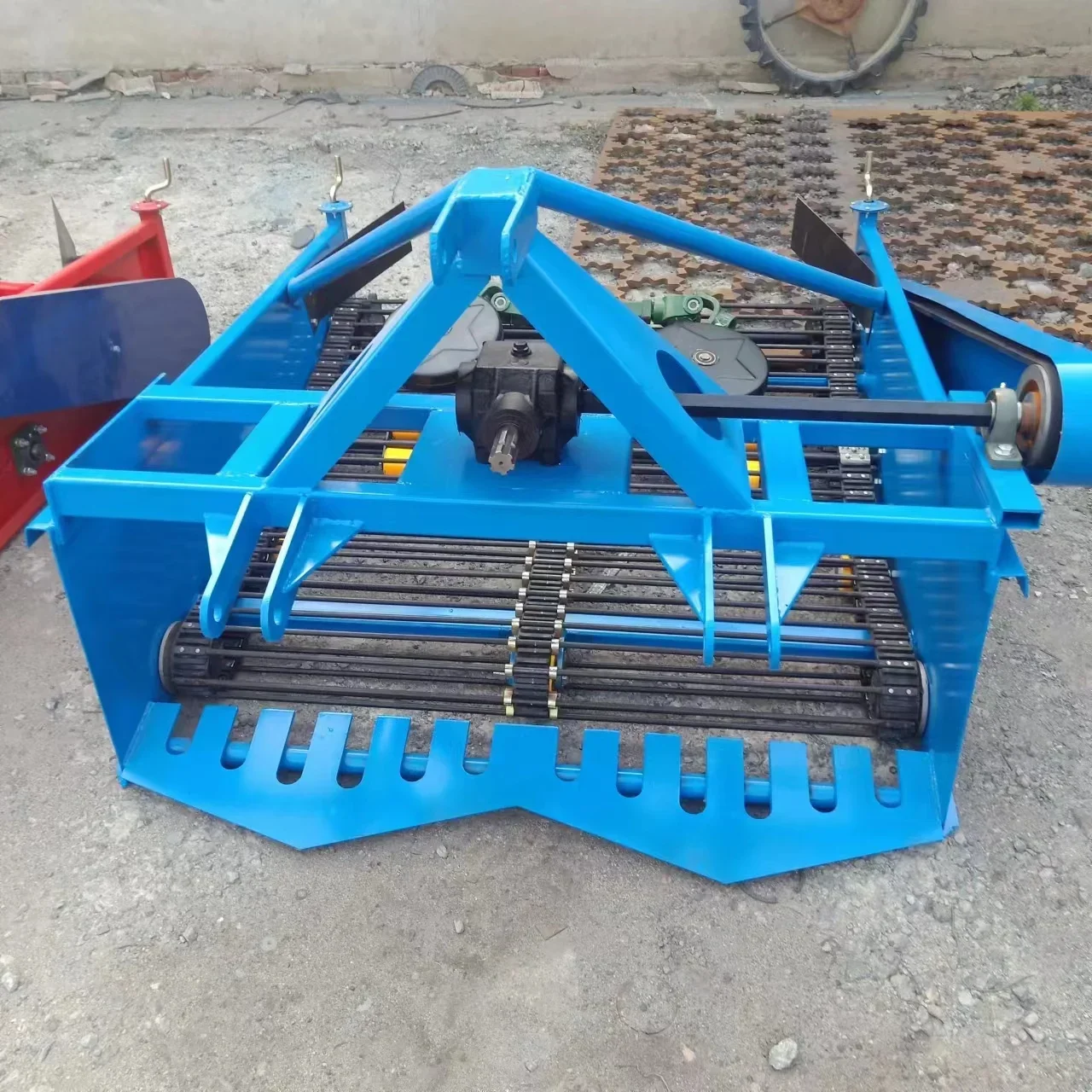 Potato Harvester/sweet Potato Garlic Peanut Ginger Harvest Machine/potato Digging Machine