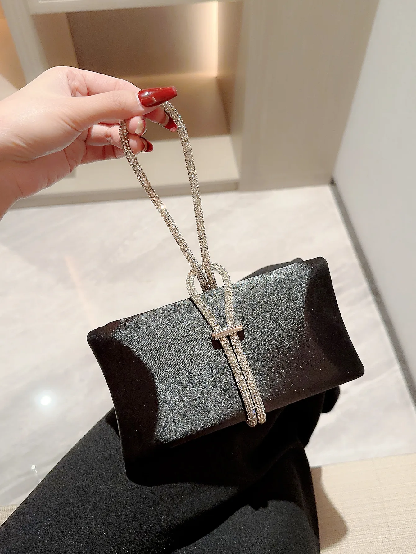 Women Classic fashion Satin Evening Bag Sparkly Banquet Tote Rhinestone Chain Decoration Dress Handbag Evening Bag Party Bag Prom Handbag