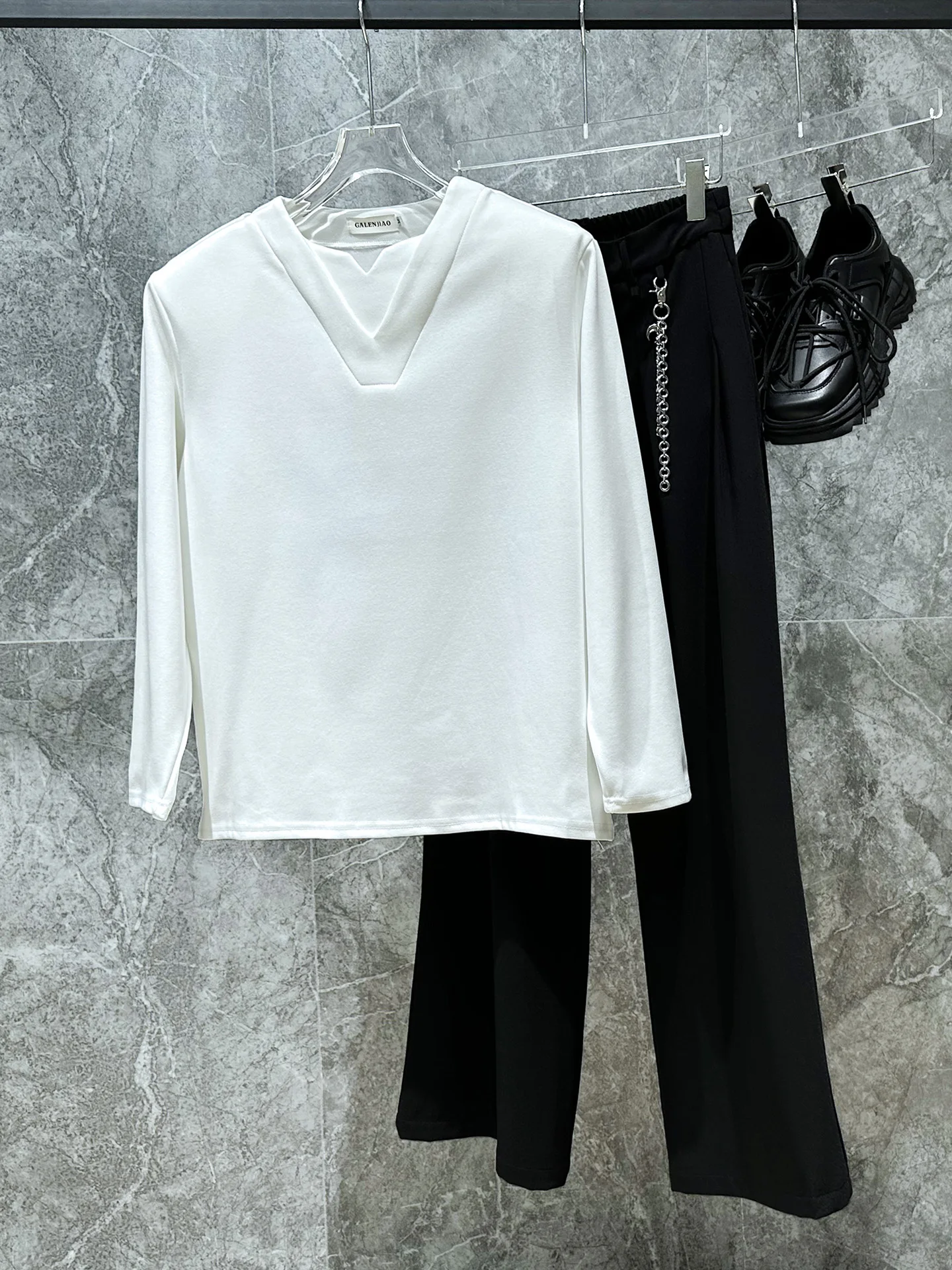 

Loose Long Sve V-Ne Padded oulder T-irt for Men Casual Versatile Base Layer Top Ins Sle Autumn Trendy Design Men's...