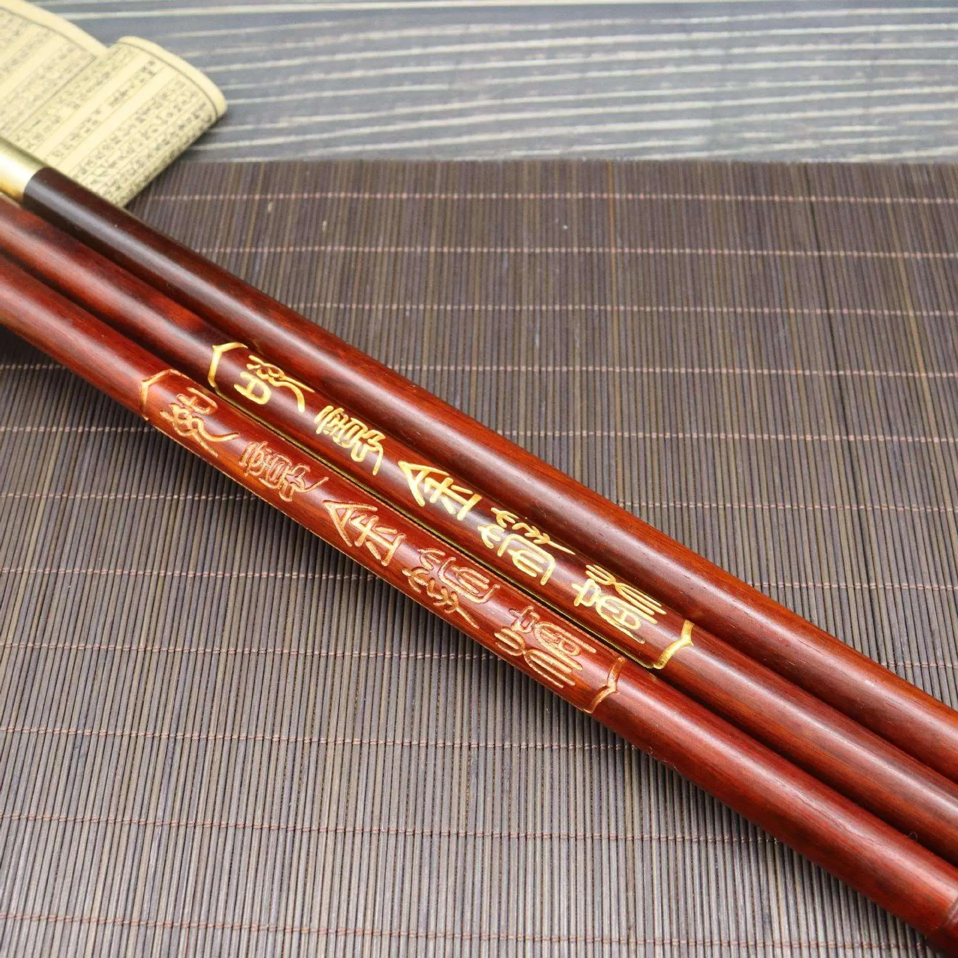 لعبة زخرفة عصا فنون الدفاع عن النفس من خشب الورد روي الذهبي المطلي بالذهب والنحاس وينوان