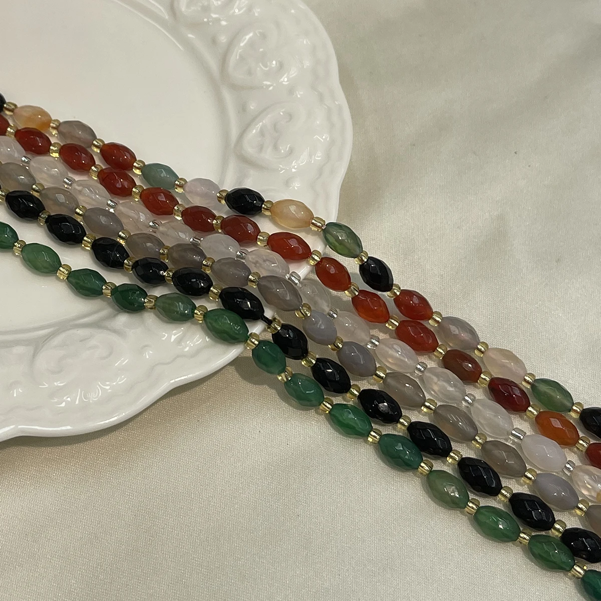 Naturstein-Achat-Perlen, facettiert, 5x9 mm, zum Basteln von Schmuck, für DIY-Halsketten, Armbänder, Ketten und Ohrringe. – Detail 2