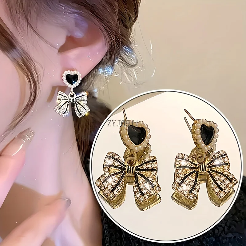 زوج واحد من الأقراط المصنوعة من اللؤلؤ المقلد من حجر الراين، والأقراط الراقية الفاخرة على الطراز الكوري، لقضاء العطلات.