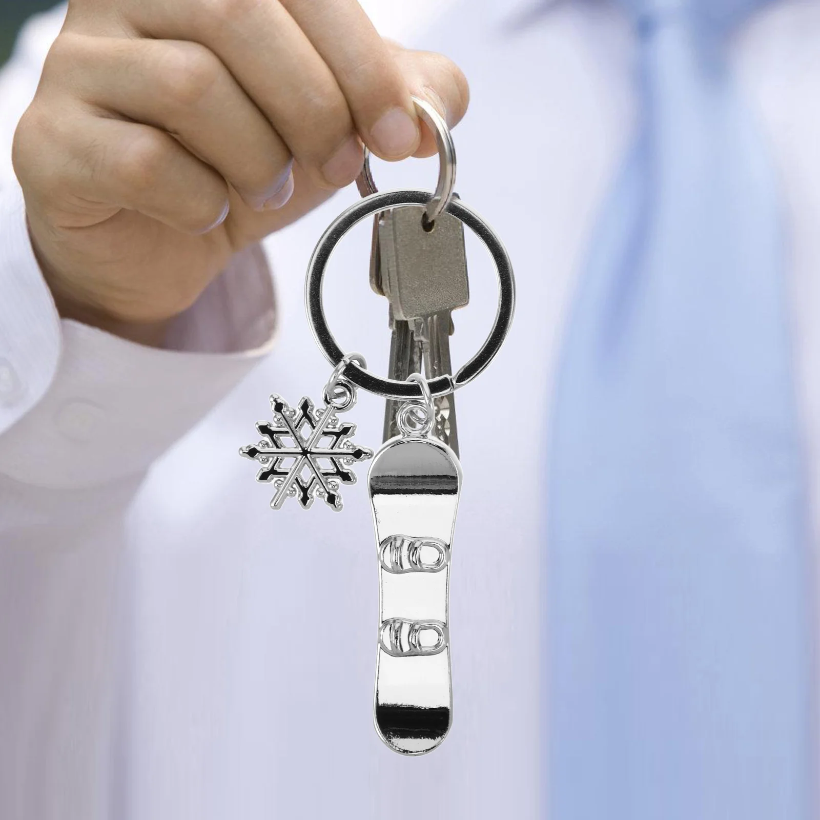 

Snowboard Keychain Snowflake Metal Pendant Lightweight Stylish Gift for Winter Sport Lovers Handbag Backpack Decor