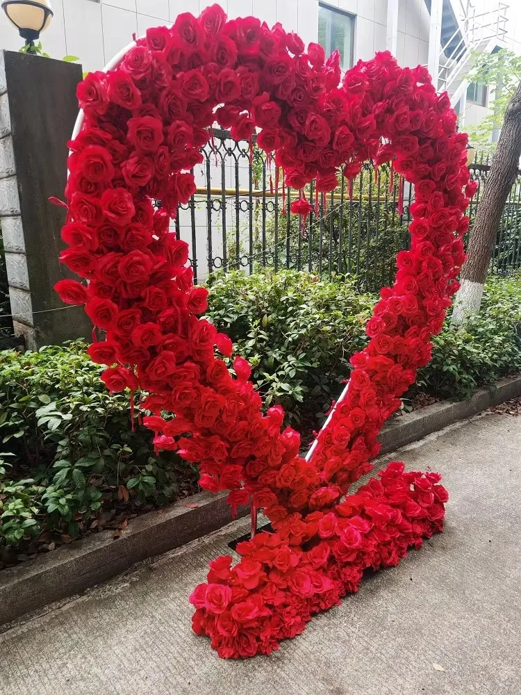 Herzförmiger künstlicher Blumenwandbogen, herzförmiger Bogen, verwendet für Hochzeits-Hintergrunddekoration und Partydekoration. – Detail 3