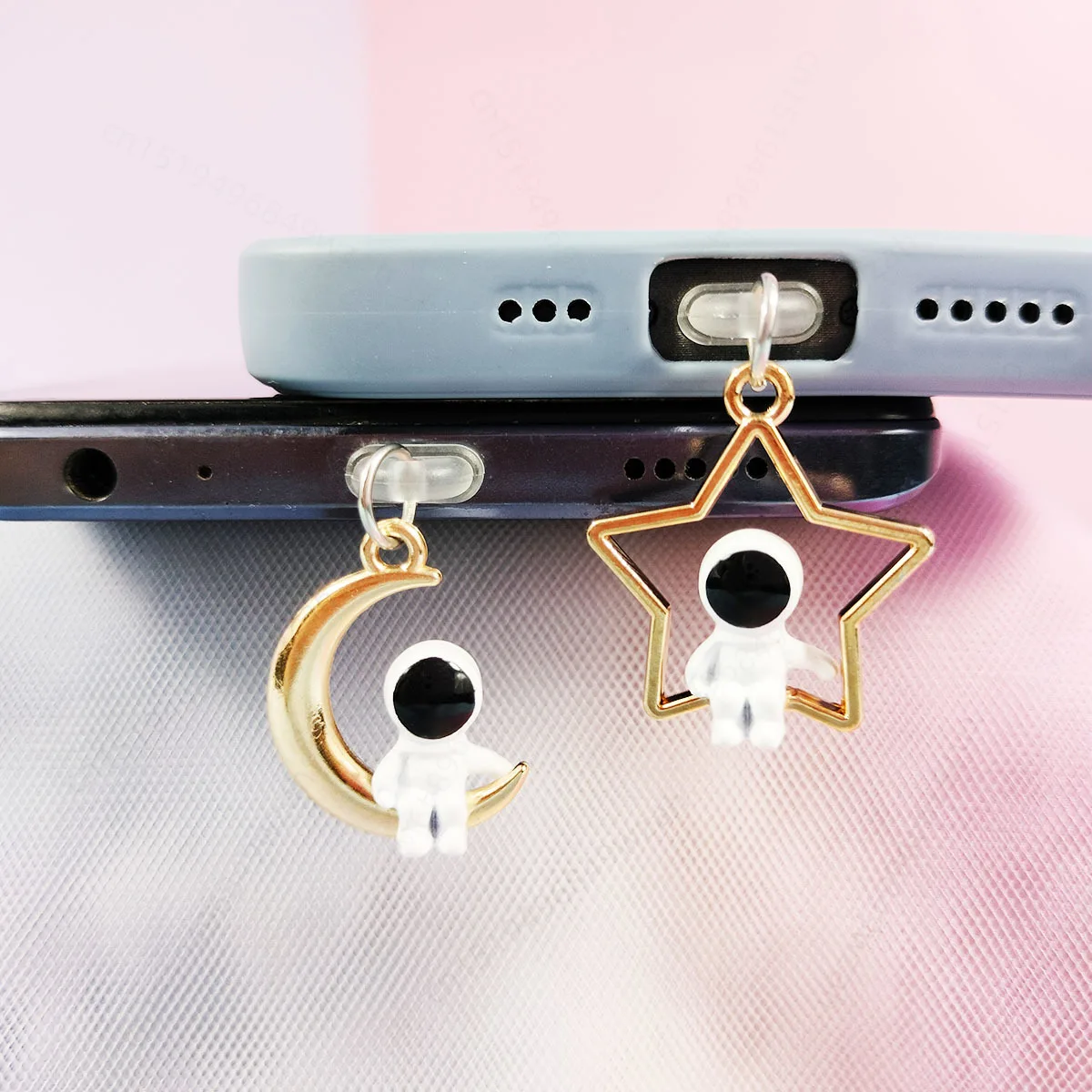 Kawaii Usb Type C Plug For iPhone Earphone Jack Stopper Cap Pendant Astronaut Dust Plug Charm Cute Charge Port Anti Dust Plug