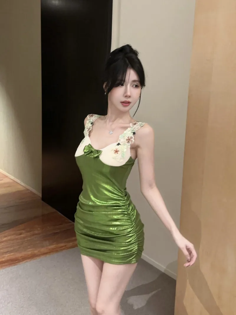 Korean 2024 Summer Version Design Sense Three-dimensional Flower Embroidery Sexy Cinching Waist Wrap Hip Sling Short Dress KKP8