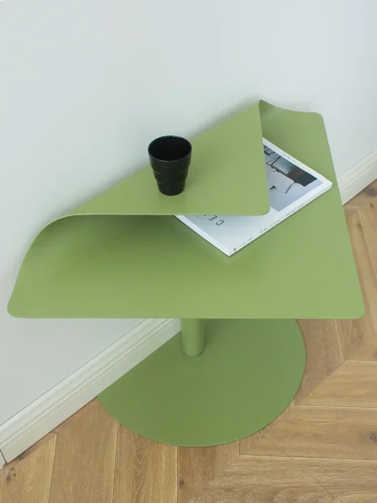 Italian design creativity, green edge, small apartment, bedside metal triangle table, coffee table bay window