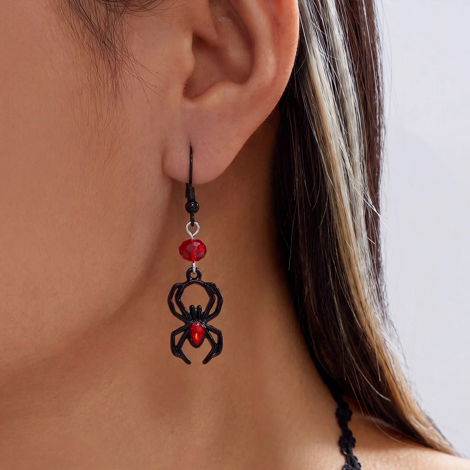 Gotische Vampirfledermaus-Ohrringe für Frauen, exquisite schwarze Kristall-Spinnen-Tier-Quasten-Ohrhänger, Halloween-Party-Schmuckgeschenk – Detail 2