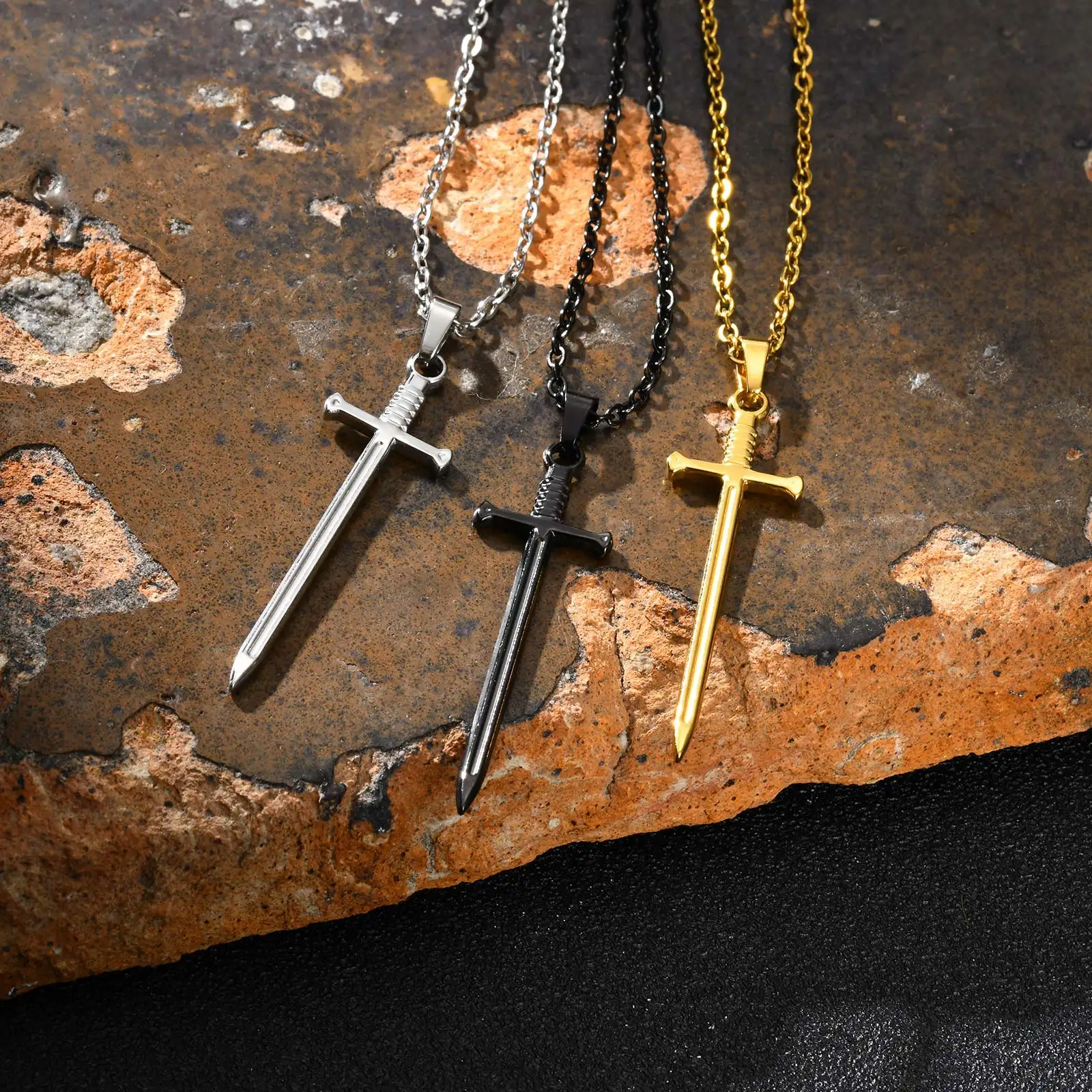 Retro Gothic Edelstahl Langes Schwert Kreuz Anhänger Halskette, Punk Hip Hop Geometrische Halskette, Mode Party Schmuck für Männer – Detail 5