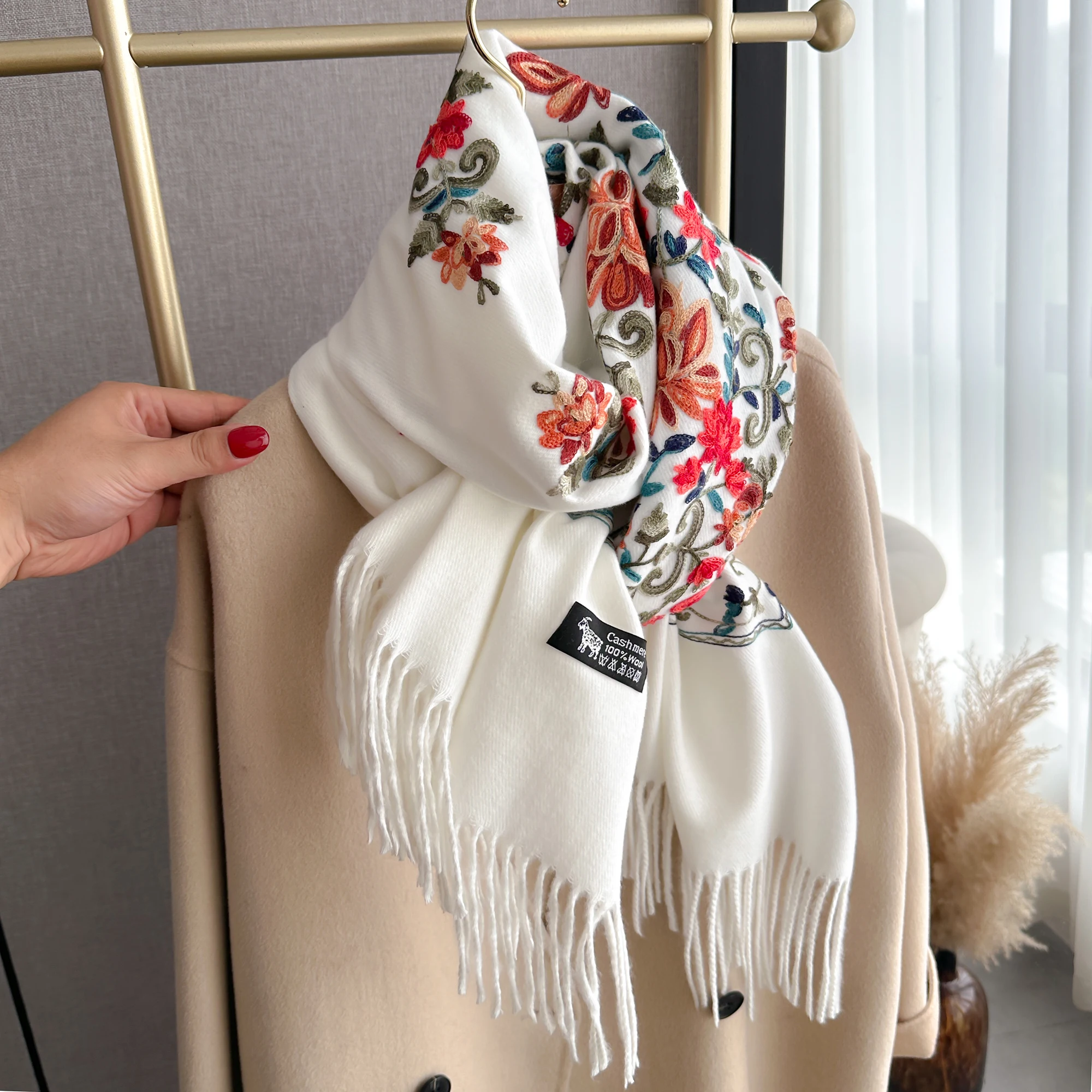 2024 Fashion Luxury Embroidery Scarf Elegant Women Winter Thick Warm Neck Pashmina Long Fringe Scarves Lady Blanket Soft Shawl