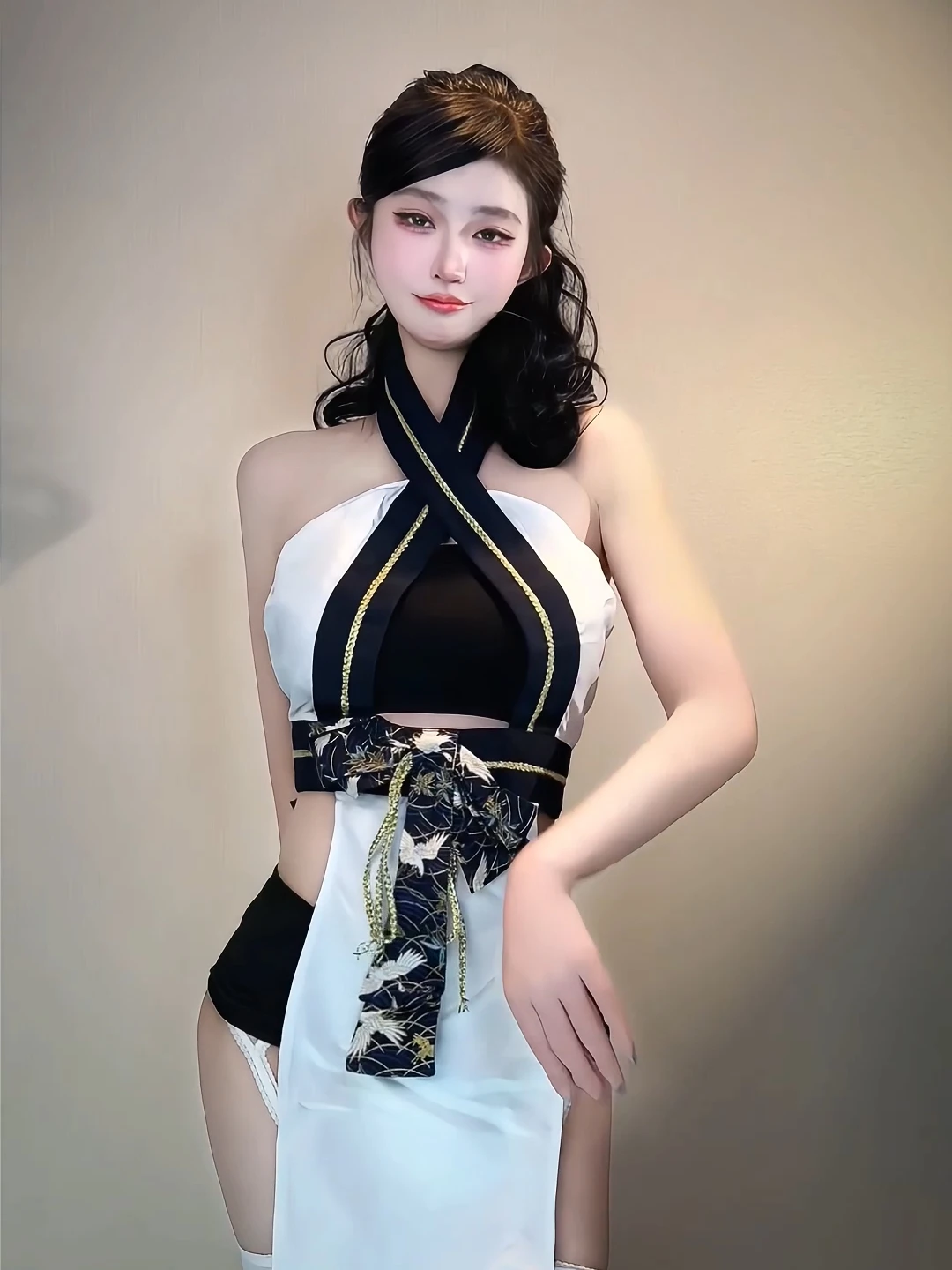 鶴刺繍の帯で締める和風前垂れホルタートップ（ガーター付き）