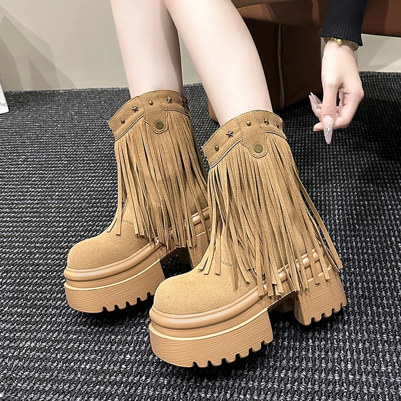 

Весенне-осенние новые женские кожаные ботильоны на платформе с бахромой и заклепками в стиле ретро, увеличивающие рост, 9 см, новые короткие конные ботинки