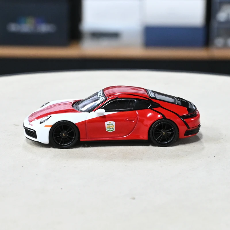 MINIGT #699 1:64 rwb 911 992  S Daytona Safety car car model