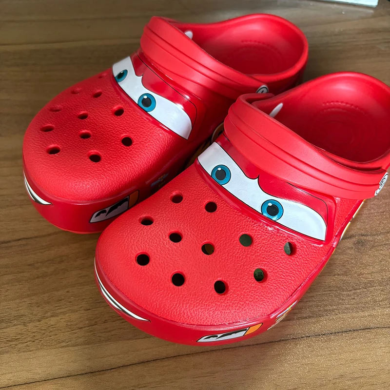 Sandalias al aire libre para adultos, figuras Lightninged Mcqueens, coches Pixar, zapatillas impermeables sólidas de dibujos animados, zapatos transpirables de Eva sin luz