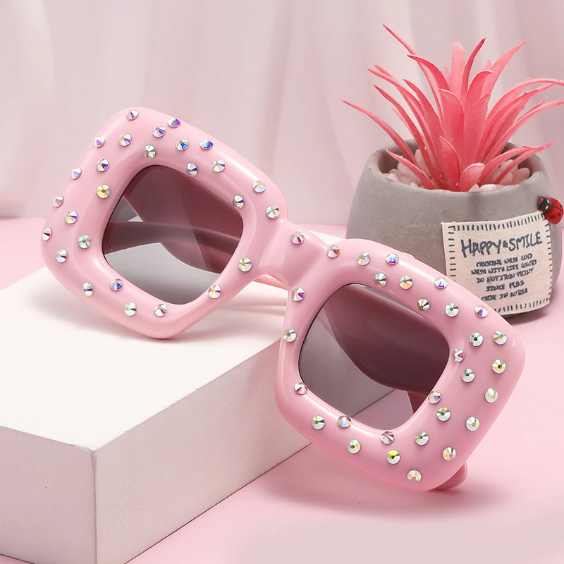

Fashion Crazy Warm Color Y2K Glasses Square Large Frame Diamond Inlaid Punk Sunglasses Men Women Cute Party Sun Shade Eyewears