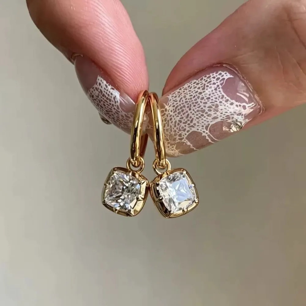 Fresh Elegant Simple Earrings Drape High-end Fashion Oval Diamond Pendant Earrings for Women Suitable Fashion Daily Jewelry Gift