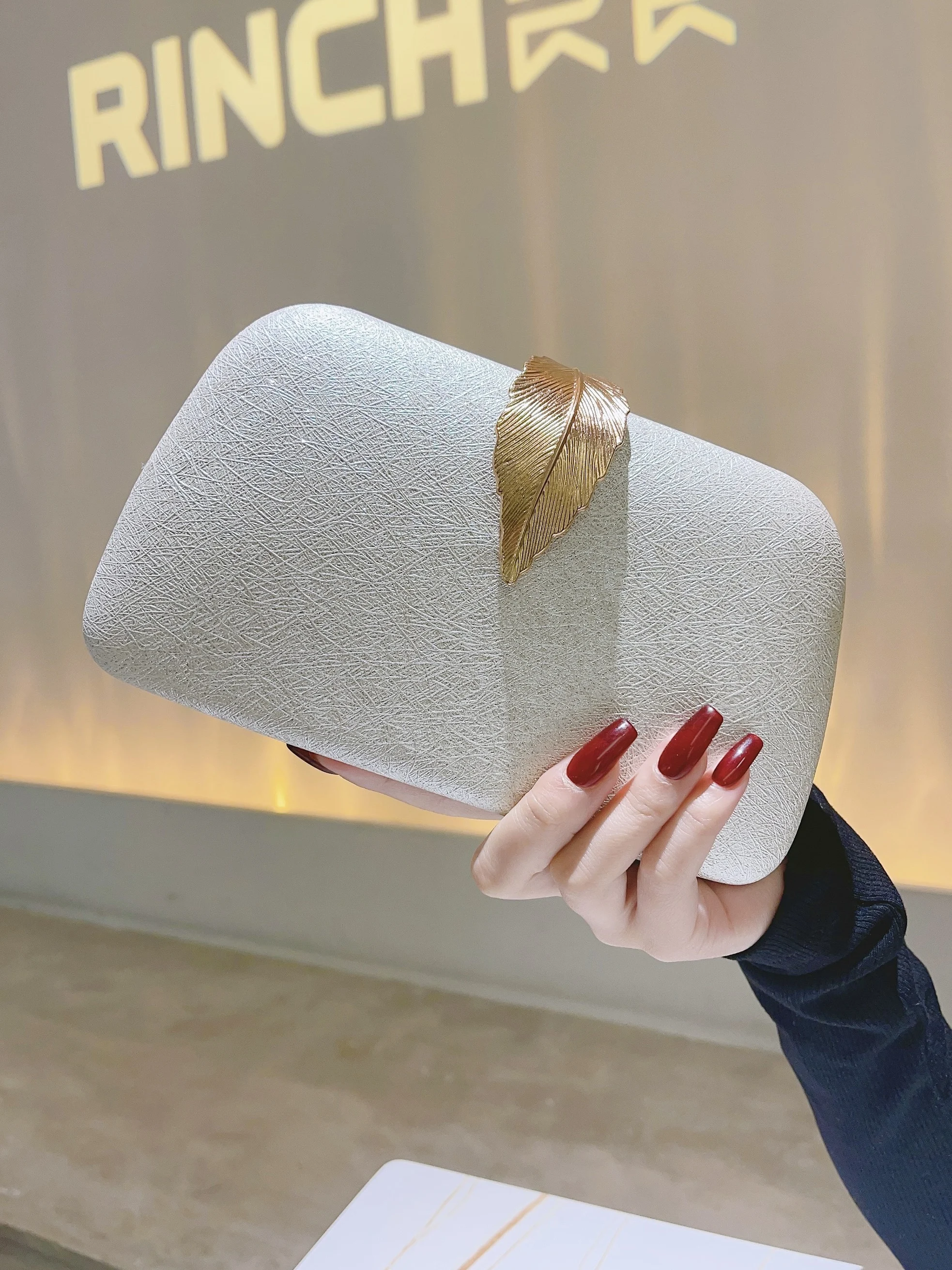 Pochette de soirée pour femmes, sac à main de dîner formel à la mode, pochette de demoiselle d'honneur de mariage, sac à épaule de luxe avec chaîne, porte-monnaie de fête Cocktail