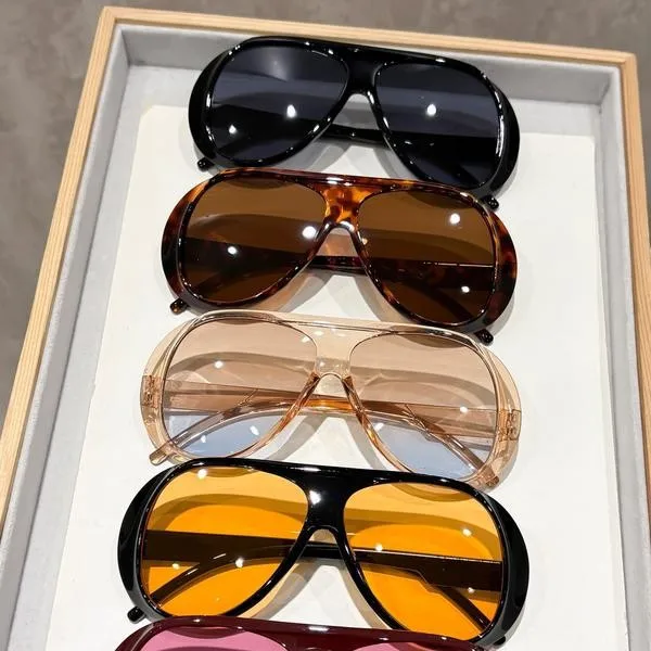 

New Vintage Oversized Sunglasses Luxury INS Popular UV400 Ultraviolet-proof Toad Mirror Sun Glasses for Female Streetwear