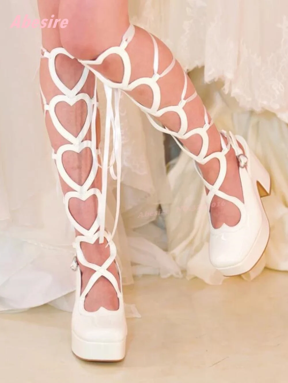 Sandali alti al ginocchio con plateau rosso lucido Sandali estivi con fibbia e tacco rotondo Lolita Slingback Lace-Up Scarpe piccanti per ragazze