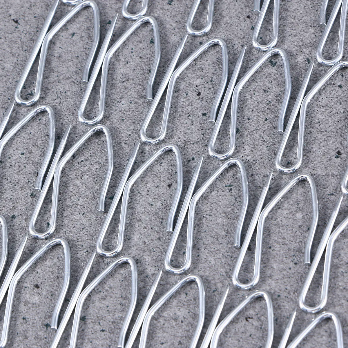 100Pcs Rustless Metal Curtain Hooks S-Shaped Strong Hanging Hooks for Window Door Shower Shower Curtain Holders