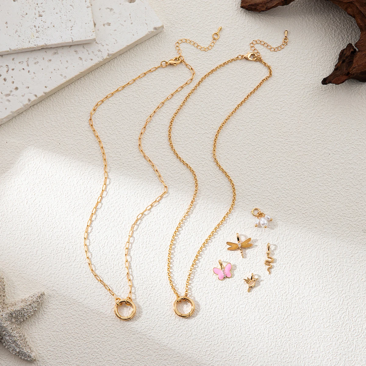 DIY قلادة اليعسوب الطنان قلادة قلادة المرأة اللؤلؤ فراشة الاكسسوارات اليدوية قلادة مطلية بالذهب