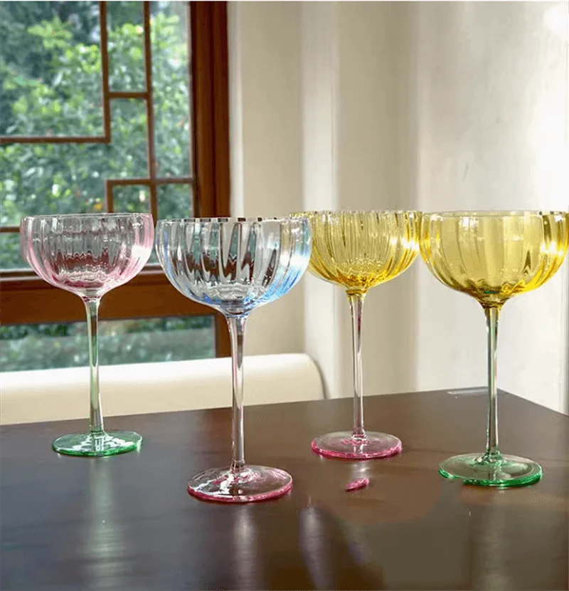 Vasos con forma de pétalo de rayas verticales de cristal colorido, copa de vino de uva, copa de vino tinto, tazón de cristal para postre