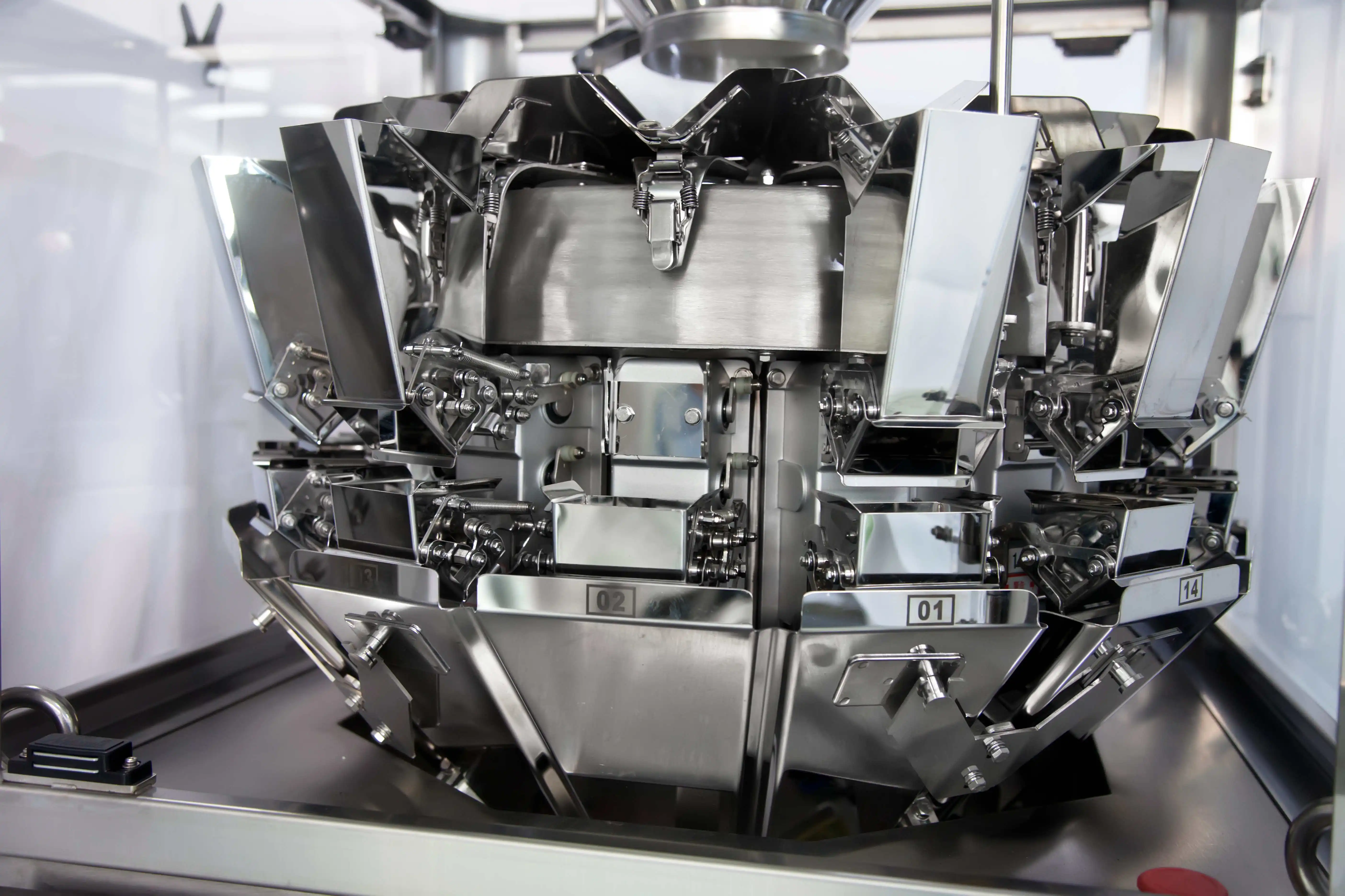 ماكينة وزن أوتوماتيكية متطورة ذات 14 رأسًا ومتعددة الرؤوس عالية الدقة وجسيمات صغيرة وتقطيعها