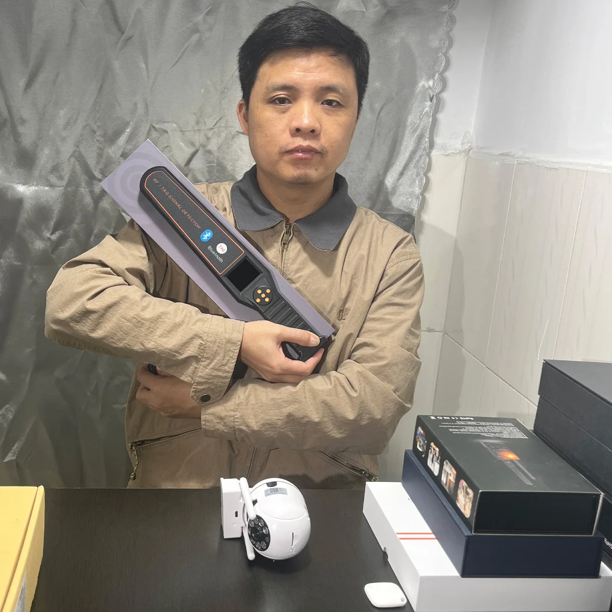 

Детектор автомобильных трекеров для Bluetooth-меток - обнаруживает скрытые Apple AirTag, Huawei Tag, GPS-устройства, устройство для защиты автомобиля от краж, дальность действия 20 м