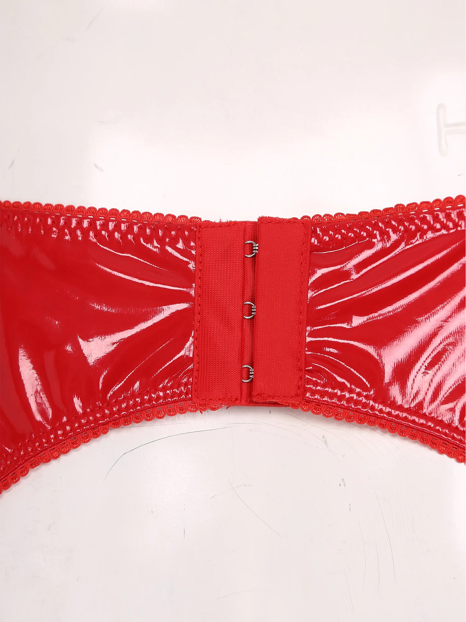 المرأة الأربطة الحمالة حزام التنانير السيدات نظرة الرطب التنانير الصغيرة لامعة بولي الأربطة الأربطة مع مقاطع معدنية كلوبوير زي الملابس الداخلية