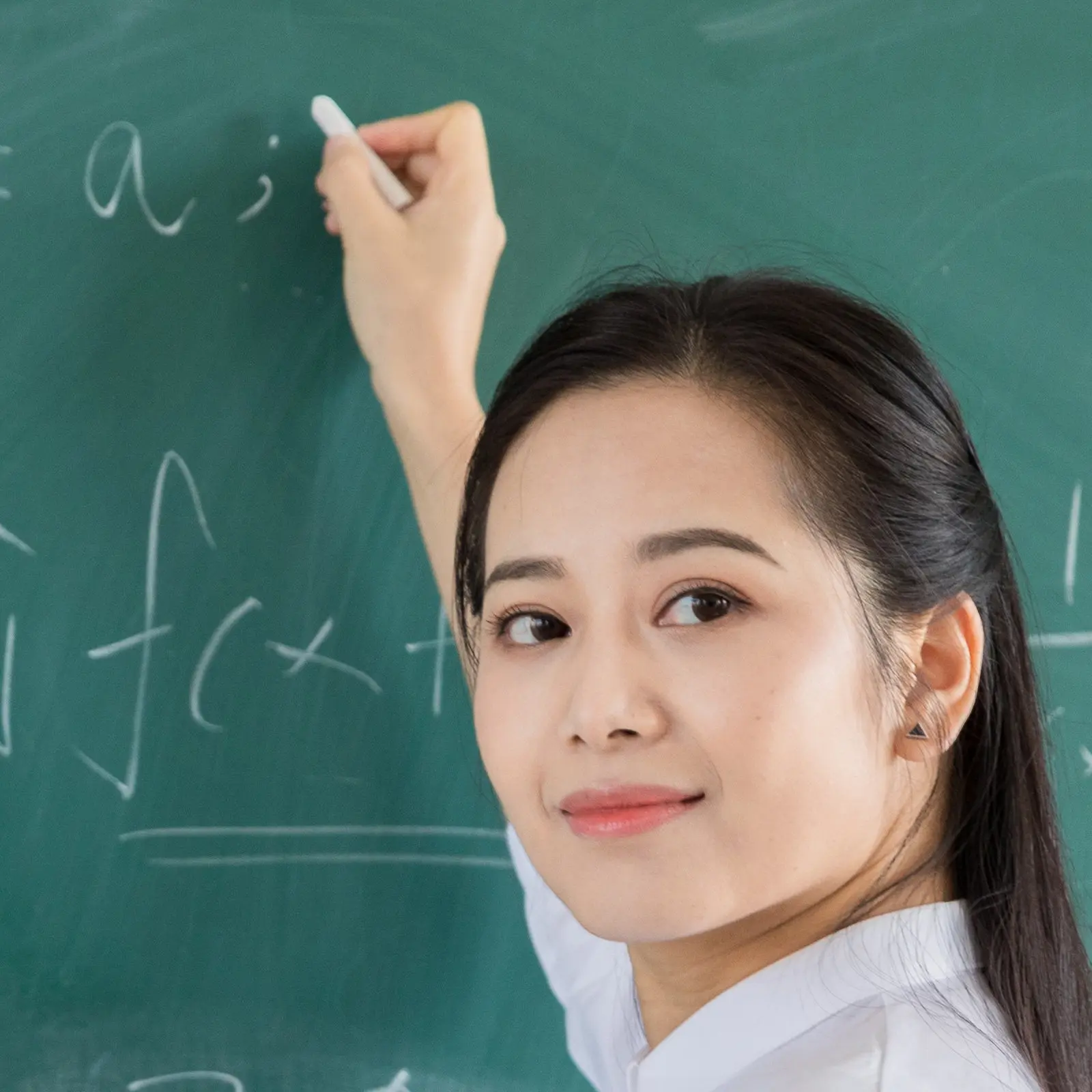 

40Pcs Chunky Sidewalk Chalk Set for Adults Teachers Smooth Writing Easy Erase Multi-Surface Chalkboard Blackboard Outdoor