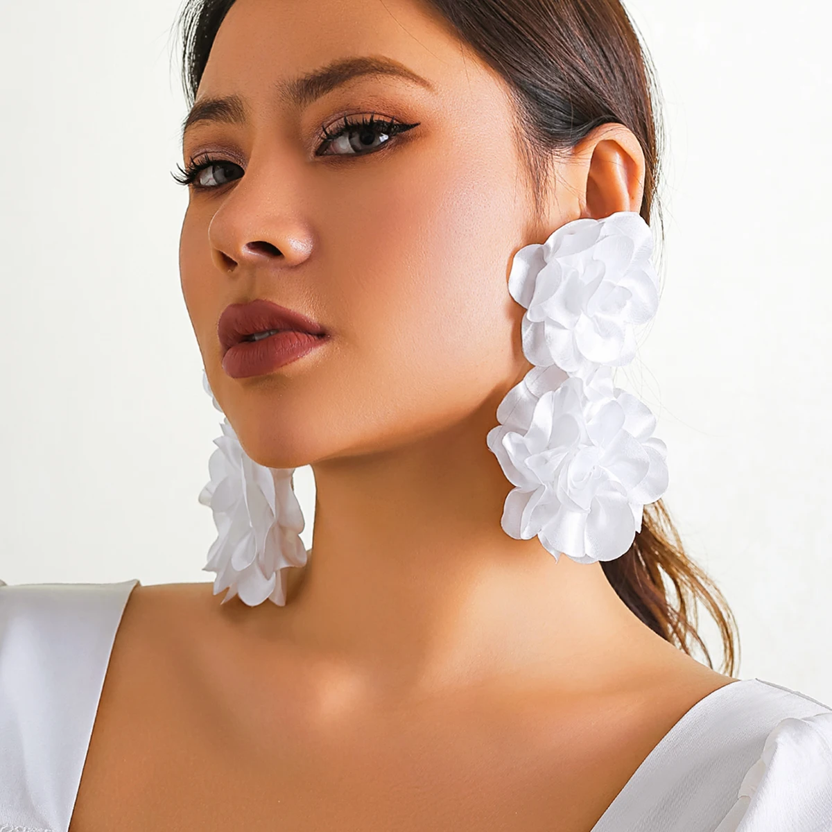 4 Colors Exaggerated Big Fluffy Fabric Flower Petal Drop Earrings for Women 2023 Trending Elegant Earring Wed Bridal Accessories