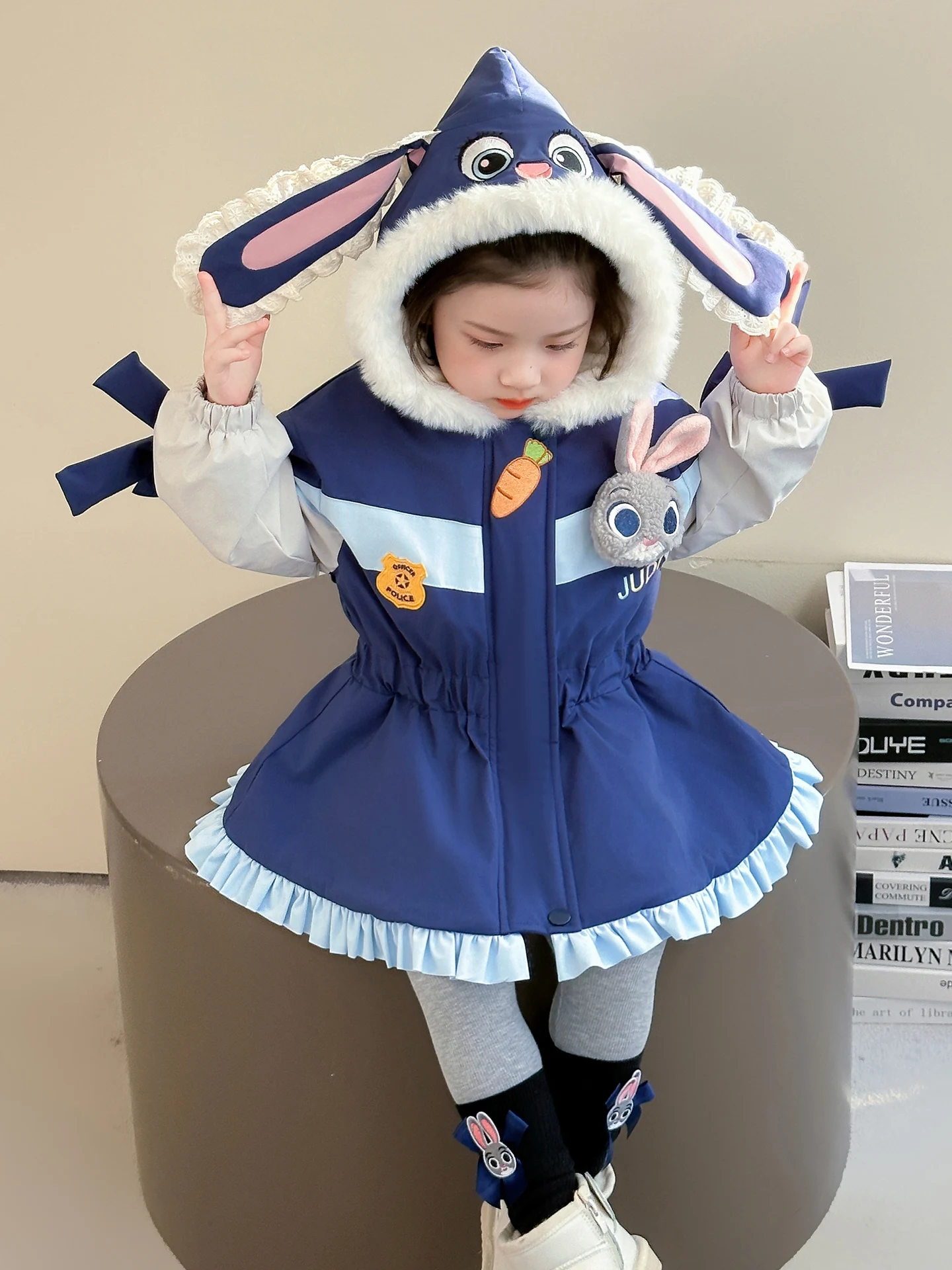 

Новая осенне-зимняя куртка для девочек Thiened Fce: свободный крой, дизайн с мультяшным персонажем Джуди, корейский стиль, хлопок, с капюшоном, длинный рукав