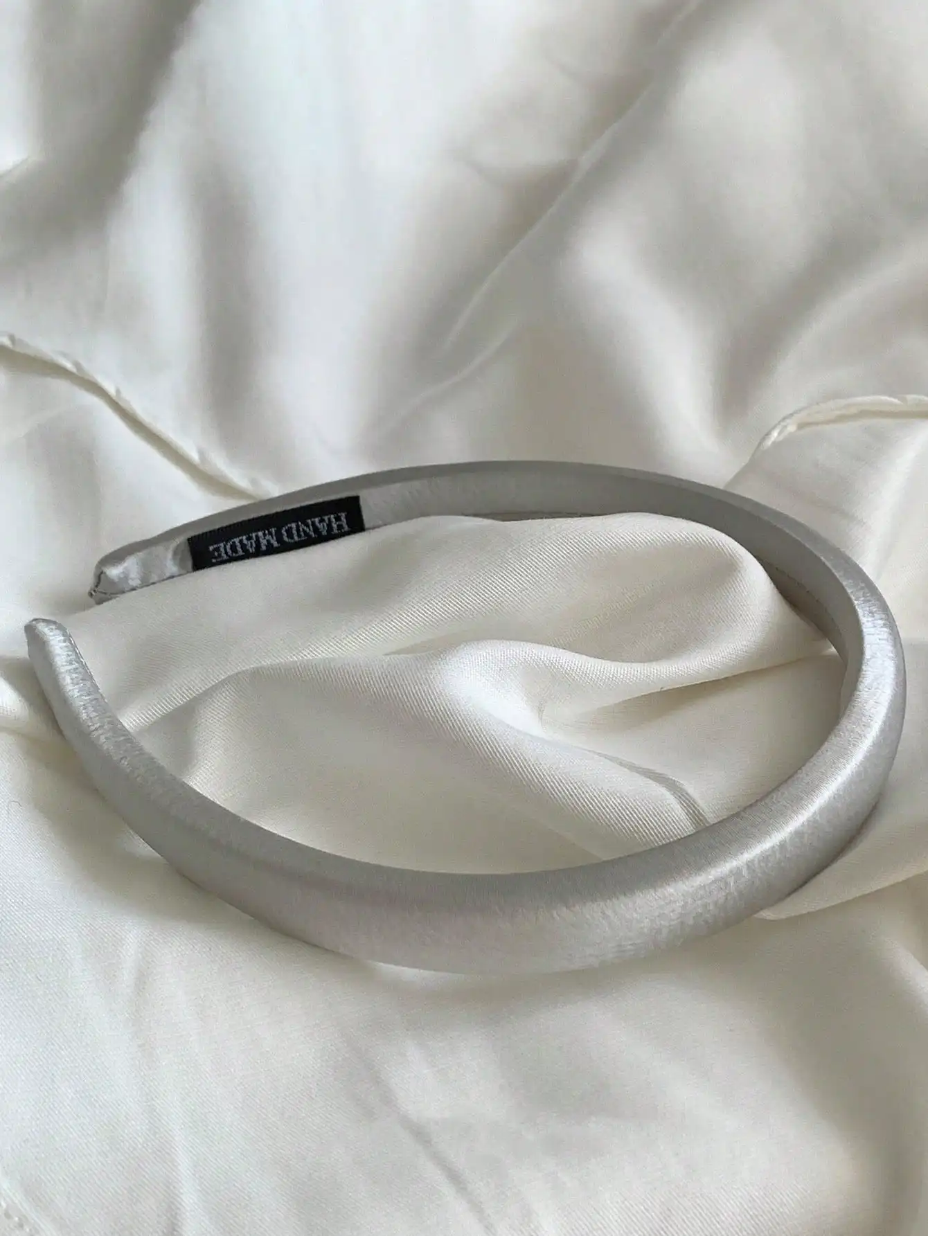 

5pcs Elegant Silver Satin Headbands For Women – Minimalist Hair Hoops For Daily Wear, Skincare, Makeup & Outfit Styling