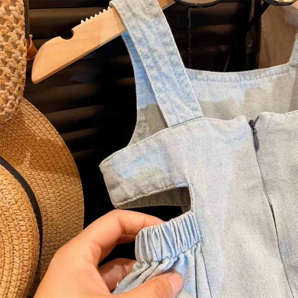 Nowa letnia niebieska dżinsowa sukienka dla dziewczynek w wieku 2–7 lat z talią – odsłaniający projekt – stylowy letni strój