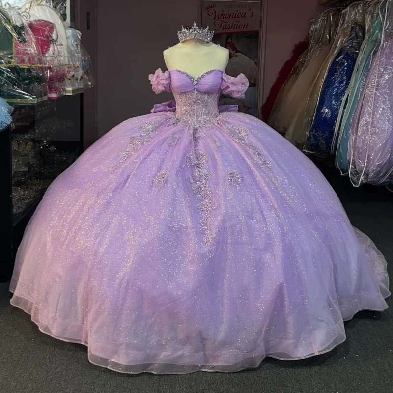 

Лавандовое блестящее платье принцессы с открытыми плечами Sweet 16, платья Quinceanera, аппликация из бисера, бант, тюлевое платье для вечеринки, дня рождения, Vestidos 15