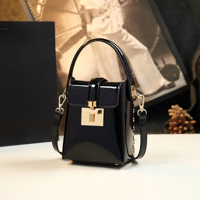 

2023 New Patent Leather Handheld Women's Bag Mobile Phone Bag Small Bag Fashion Shiny Leather One Shoulder Crossbody Bag