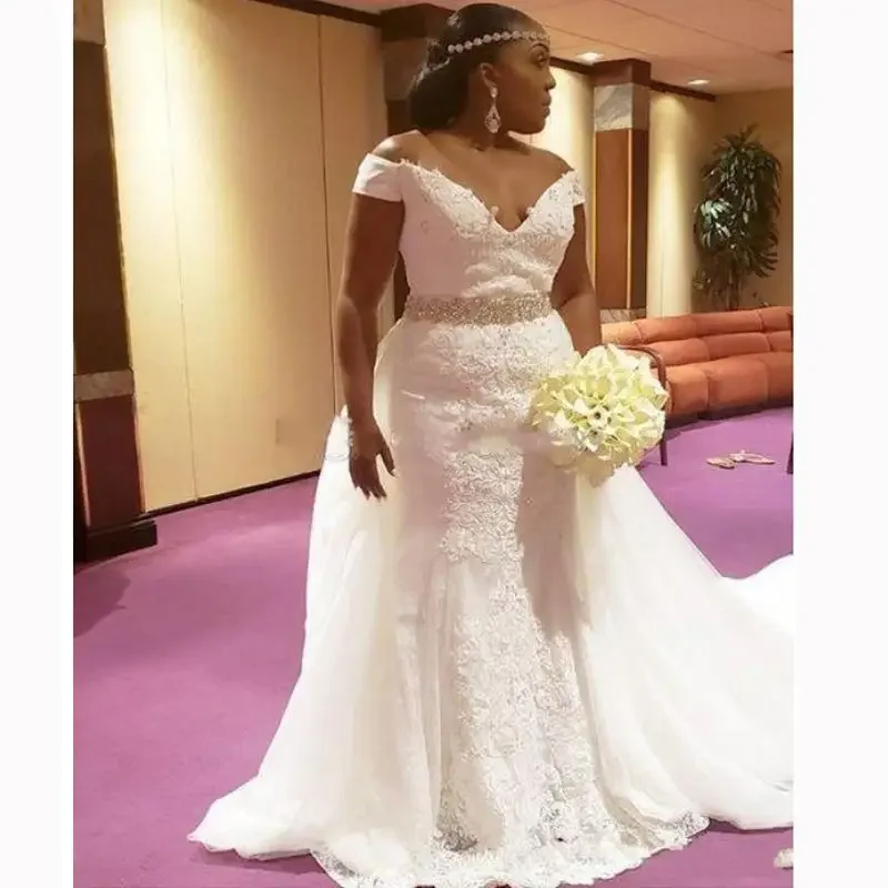 Abiti da sposa eleganti personalizzati a sirena con spalle scoperte Cintura staccabile con perline Abito da sposa africano taglie forti