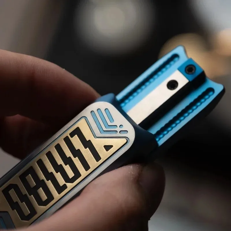 Lingbao LimboEDC الميكانيكية سبائك التيتانيوم القط الإصبع دفع بطاقة الضغط سطح المكتب لعبة هدية