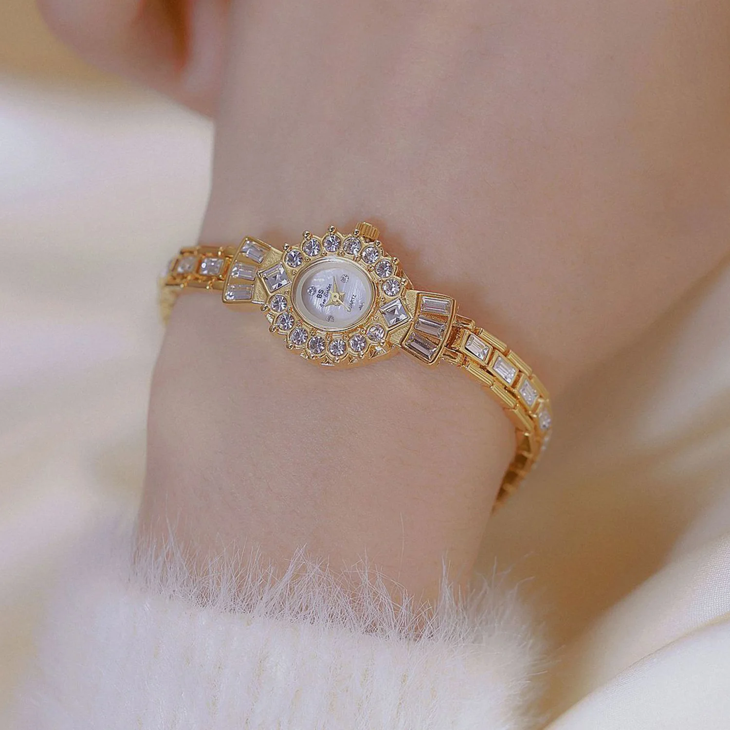 Luxury Watches For Women High Quality Diamond Dial Oval Quartz Ladies Watch Elegant Retro Rhinestone Bracelet Female Wristwatch