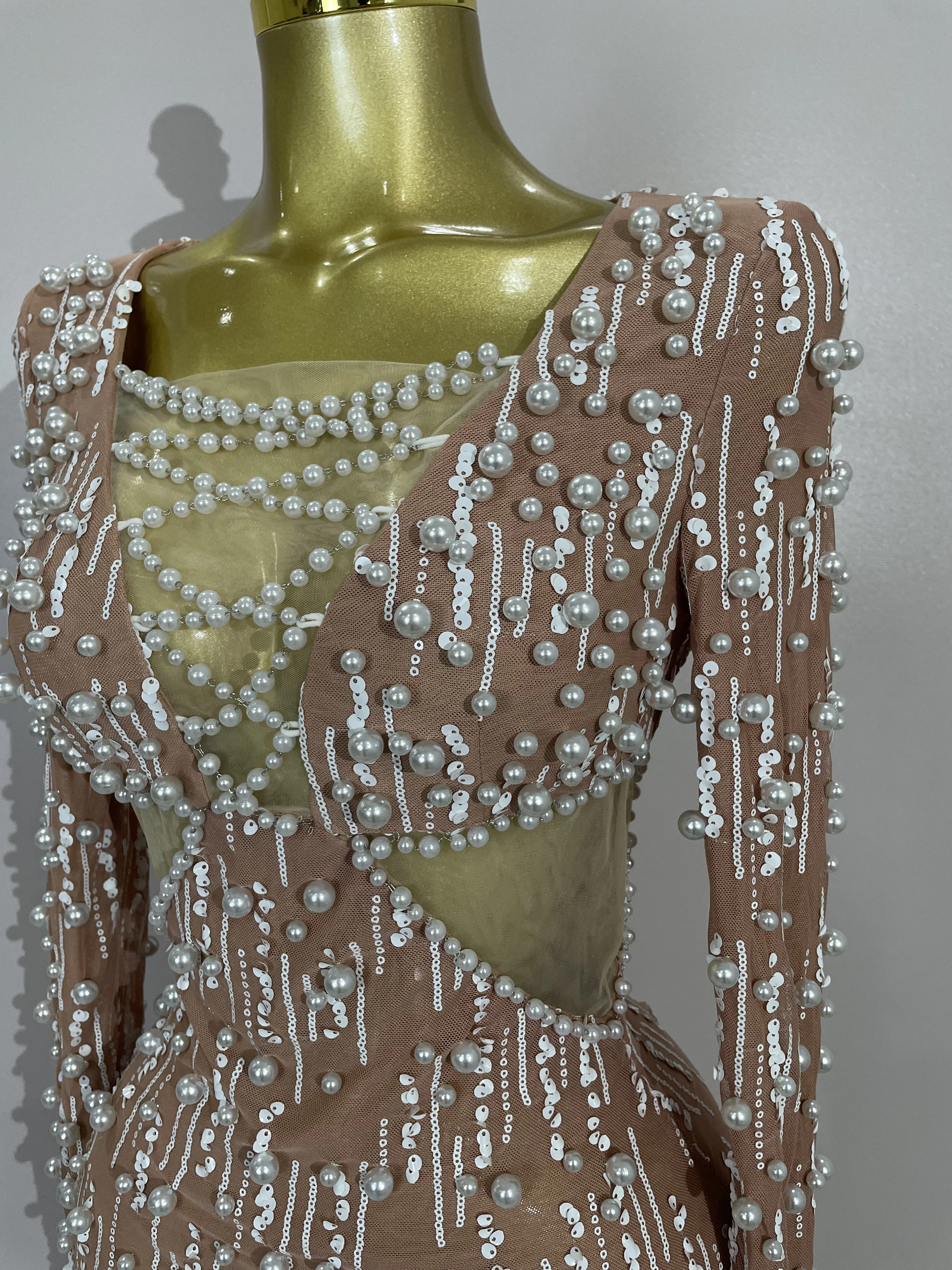 Abito lungo aderente a maniche lunghe con catena di perline sexy di lusso Abito lungo aderente da sera per celebrità elegante Abito da compleanno di alta qualità