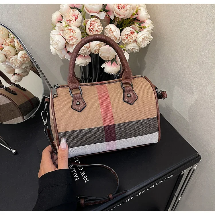 

2025 Women's Designer Mini Pillow Bag - Retro Cowhide, Shoulder & Crossbody Fashion