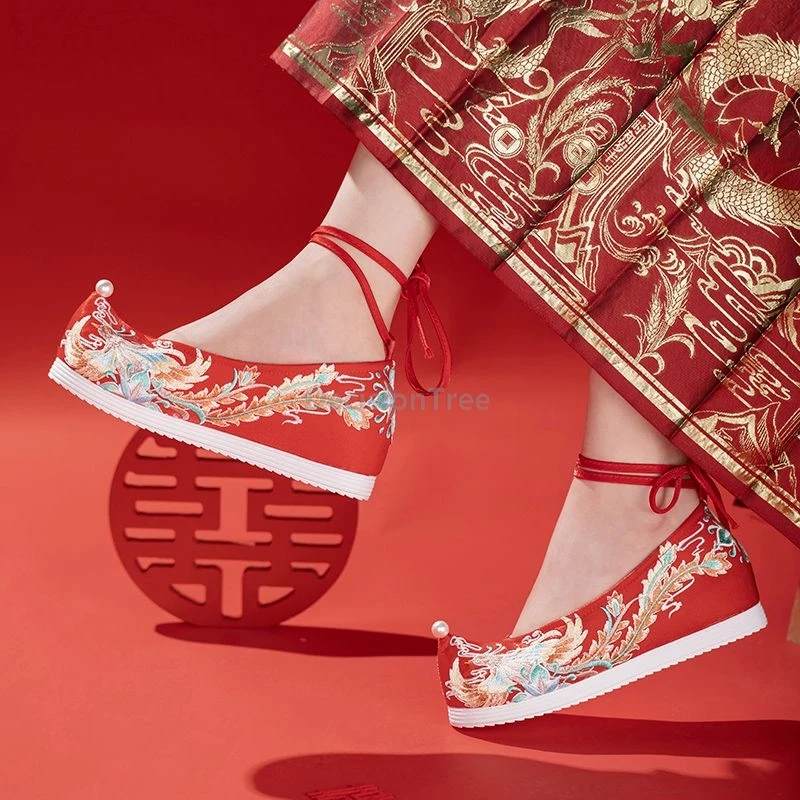 

2025 exquisite versatile bride's wedding shoes chinese ancient style han element embroideried shoes elegant temperament shoes