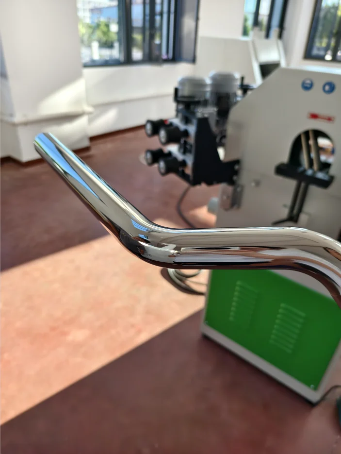 Edelstahl-Poliermaschine für gebogenes Rohr, Rohrbandschleifer für die Spiegelabschluss