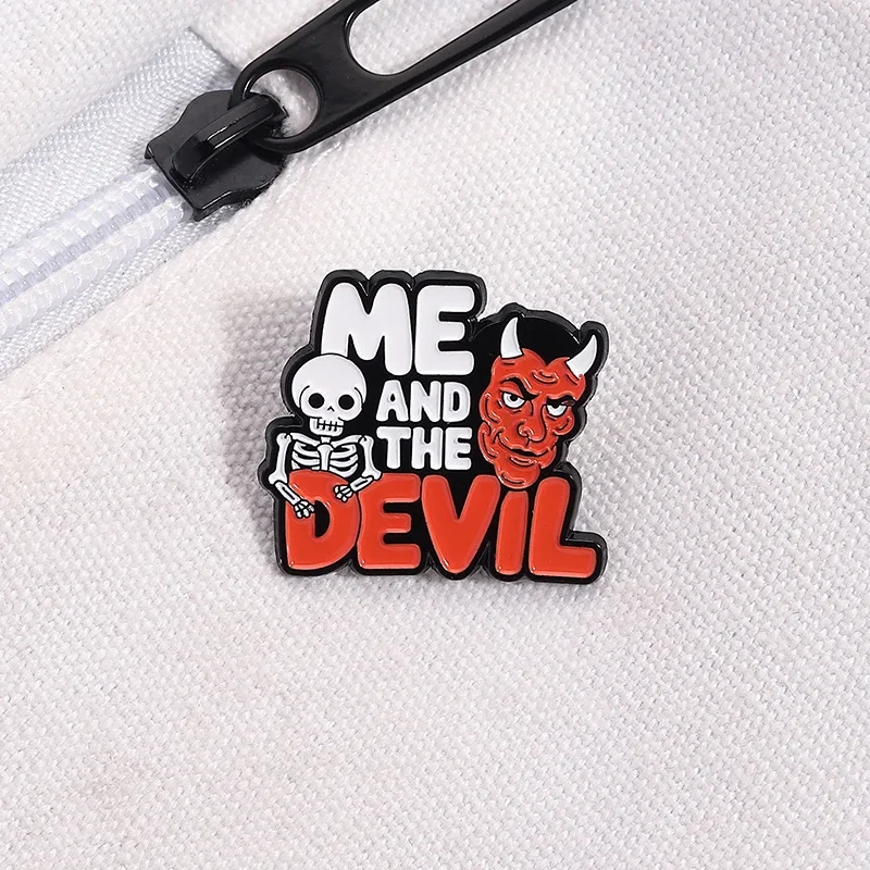 Эмалированные-булавки-me-and-the-devil-фильмы-ужасов-красное-лицо-броши-монстр-и-скелет-куртка-значок-на-лацкане-ювелирные-изделия-в-стиле-панк-на-Хэллоуин-подарки