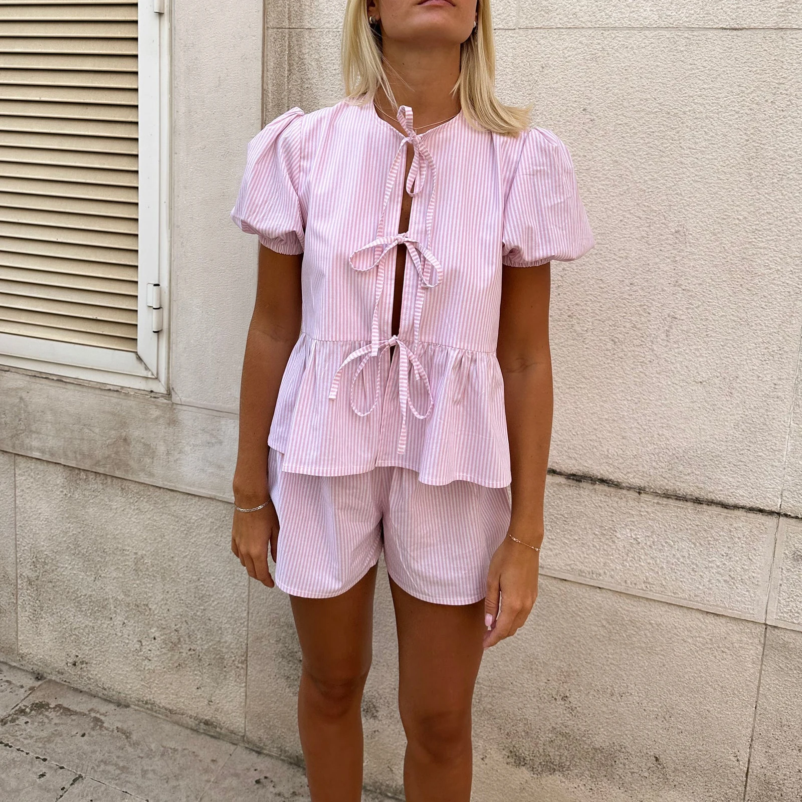 Y2K-Ensemble de pyjama à manches bouffantes à carreaux pour femmes, tenue de salon rayée, chemise péplum, ourlet à volants, short avant 2 pièces