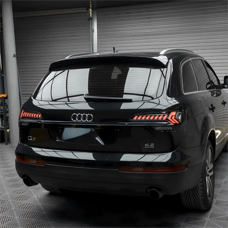 

LED taillight assembly for Audi Q7 2002-2015 with full running lights running lights brakes flowing lights and turn signals