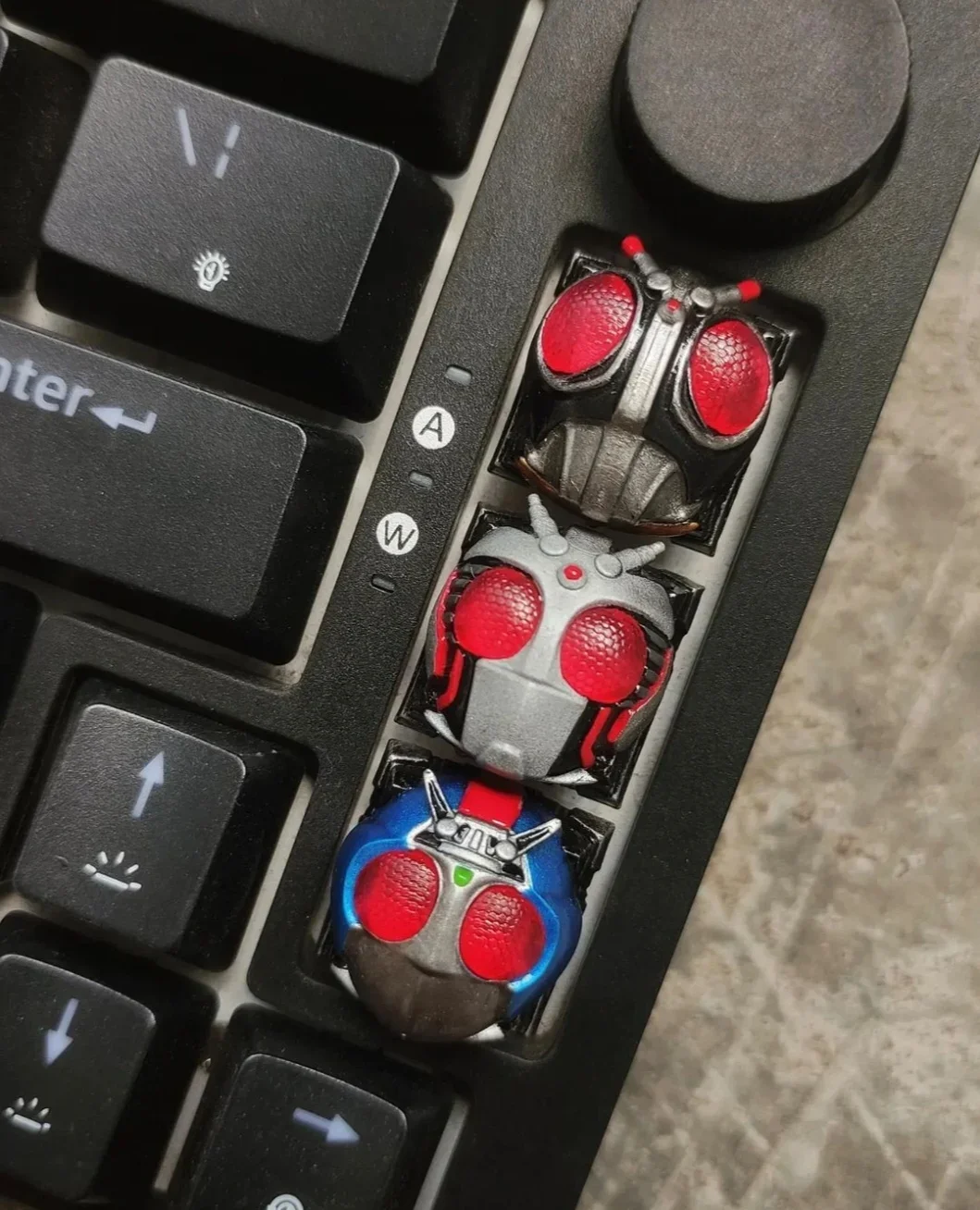 

Персонализированные колпачки для ключей в стиле аниме Kamen Rider ESC 3D из смолы