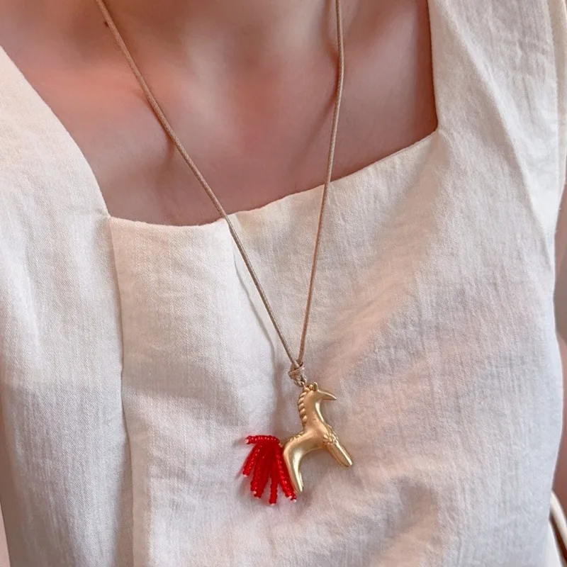 Luxury Metallic Cartoon Horse Bead Necklace with Tassel Pendant
