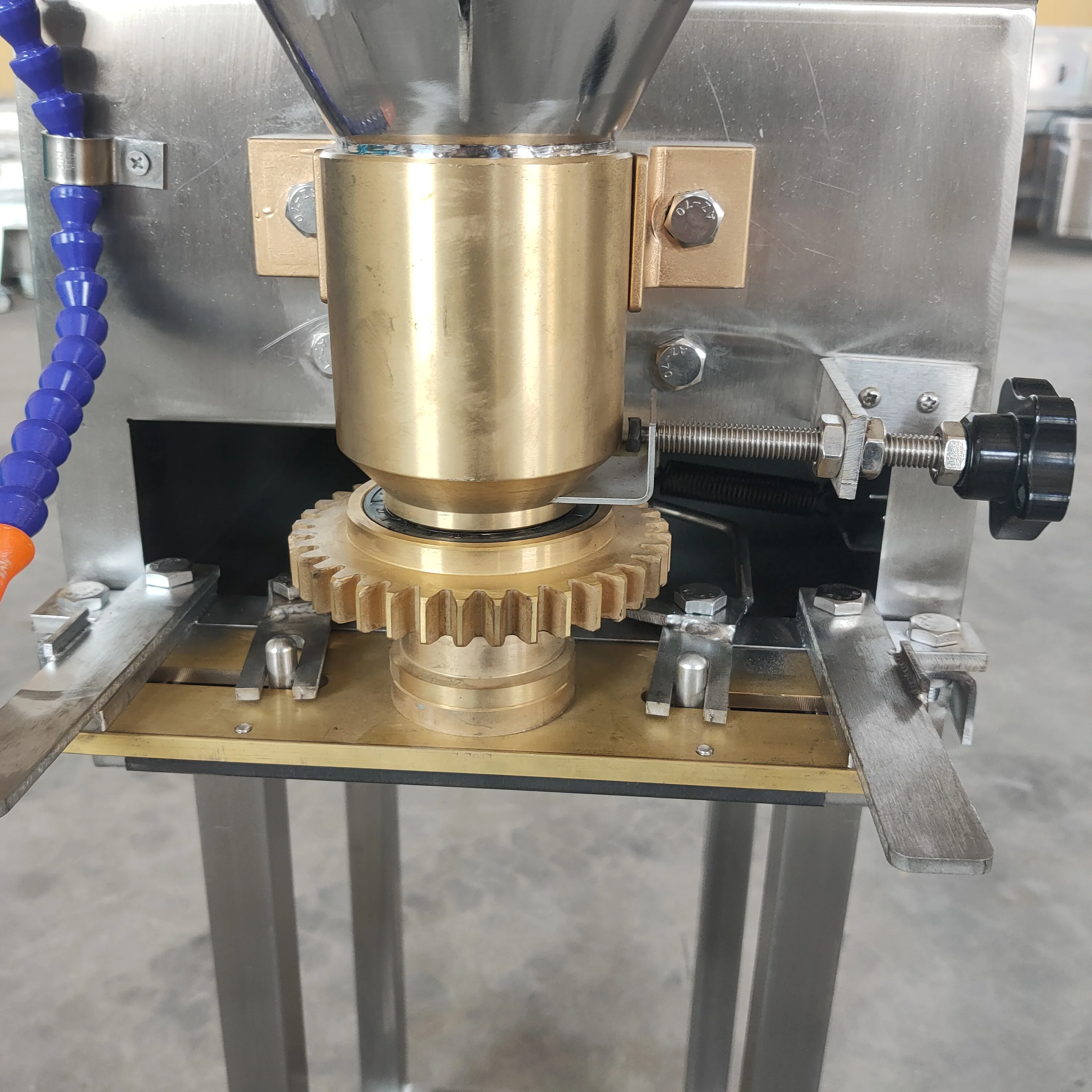 Multifunctional Meatball Maker Forming Machine For The Production Of Various Fish Balls In Seafood Processing Plants