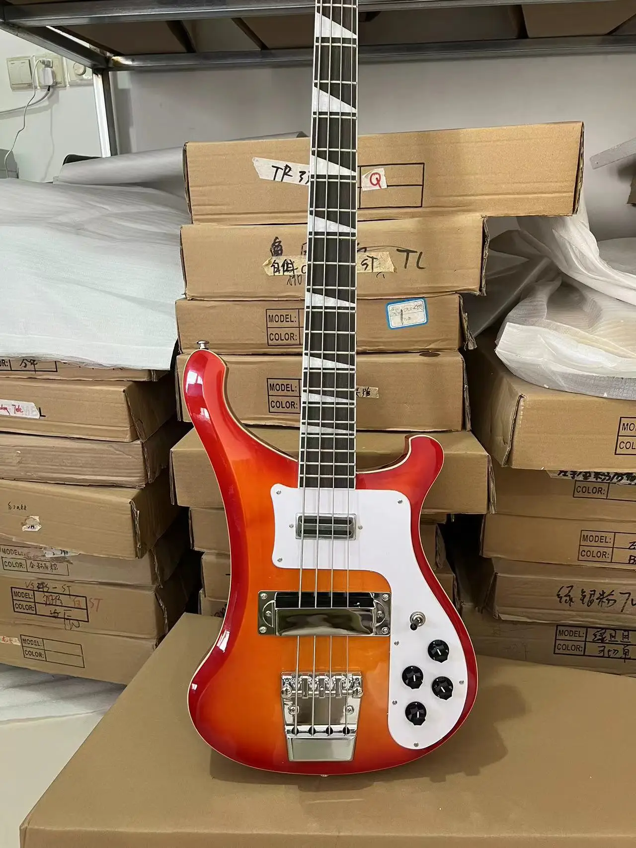 2026 new  Bass Guitar,Cherry Sunburst，neck through body，4 String bass, Rosewood Fingerboard, 4003